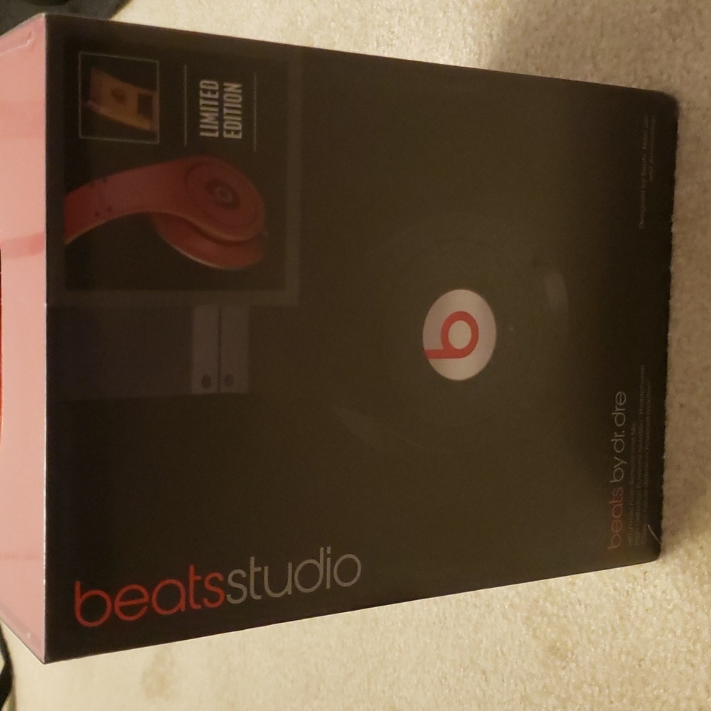 NWB Beats by Dre Studio Limited Edition